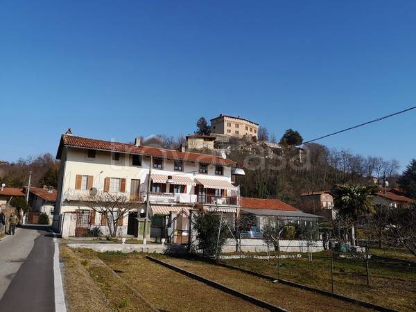 Villa a Schiera in vendita a Roppolo via al Castello, 18