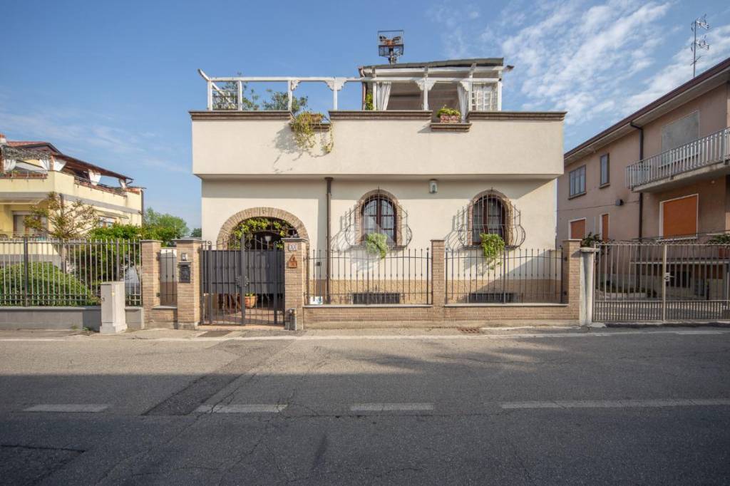 Villa in vendita a Paderno Dugnano via Gadames, 33