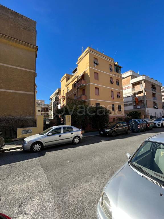 Appartamento in vendita a Roma via delle Mimose