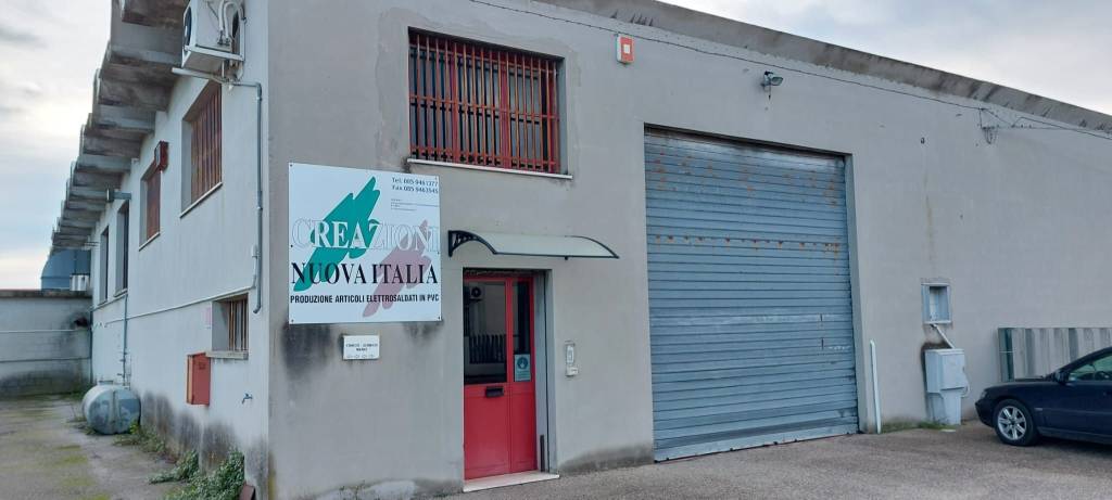 Capannone Industriale in in vendita da privato a Pineto via dei Muratori