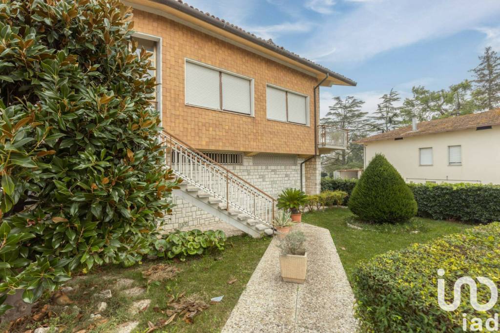 Villa in vendita a Osimo via Montefanese