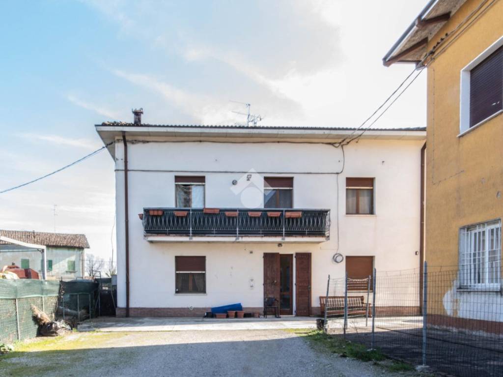 Appartamento in vendita a Correggio via Fosdondo, 1