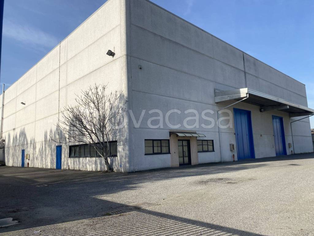Capannone Industriale in vendita a Piacenza via Luigi Bertolini Donnino, 47