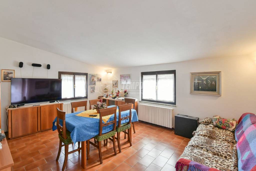 Appartamento in vendita a Castelmarte via Cà Nova