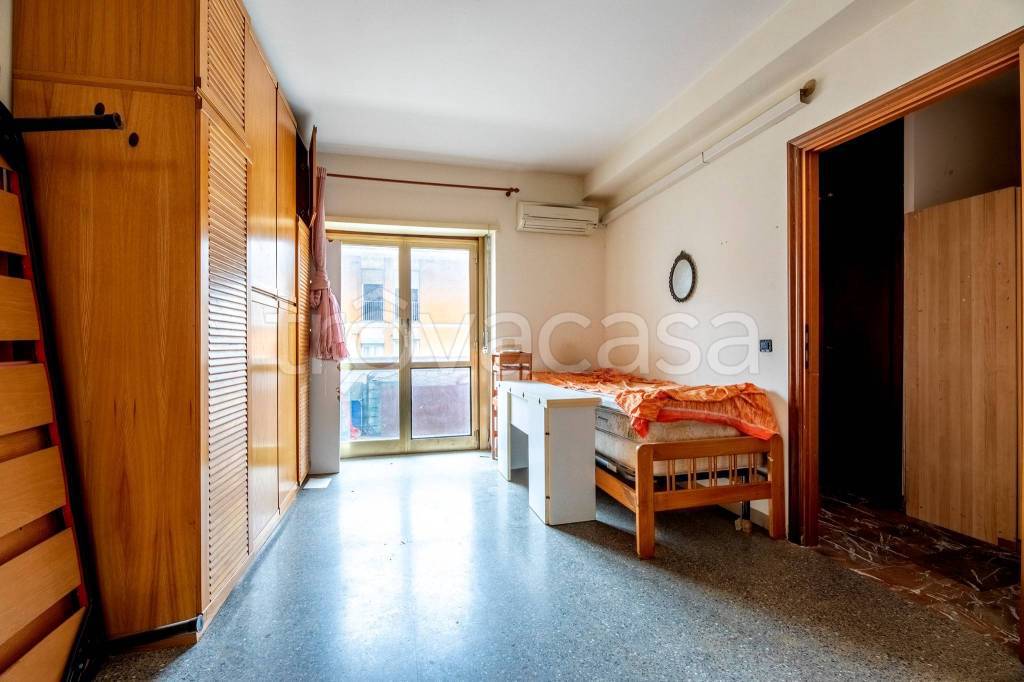 Appartamento in vendita a Roma via Tuscolana, 711