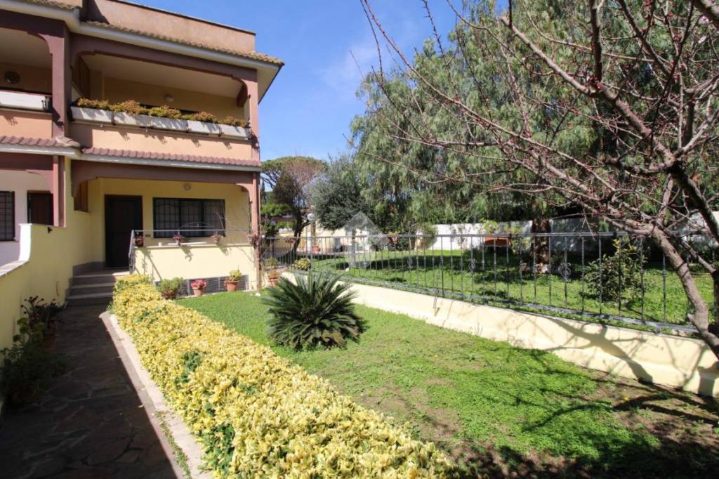 Villa a Schiera in vendita ad Anzio via dei Gelsi, 43