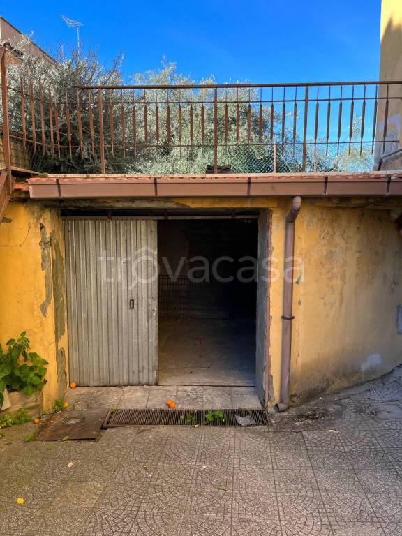 Garage in vendita a Roma via Francesco Donati, 151
