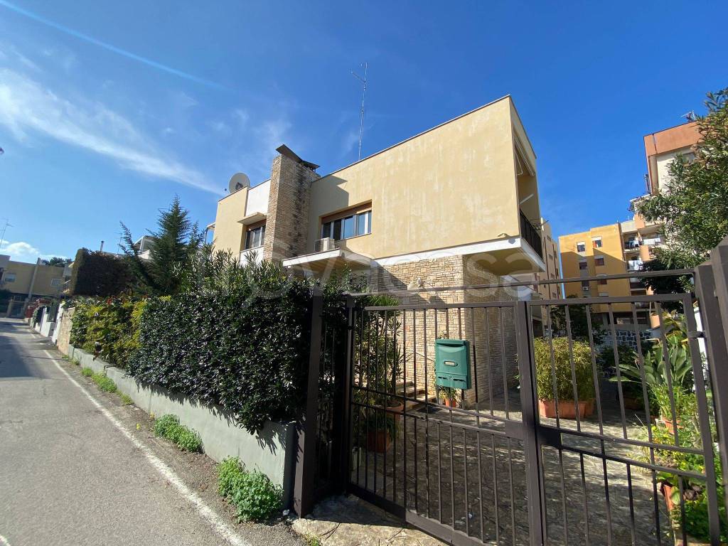 Villa in vendita a Bari via taranto, 35