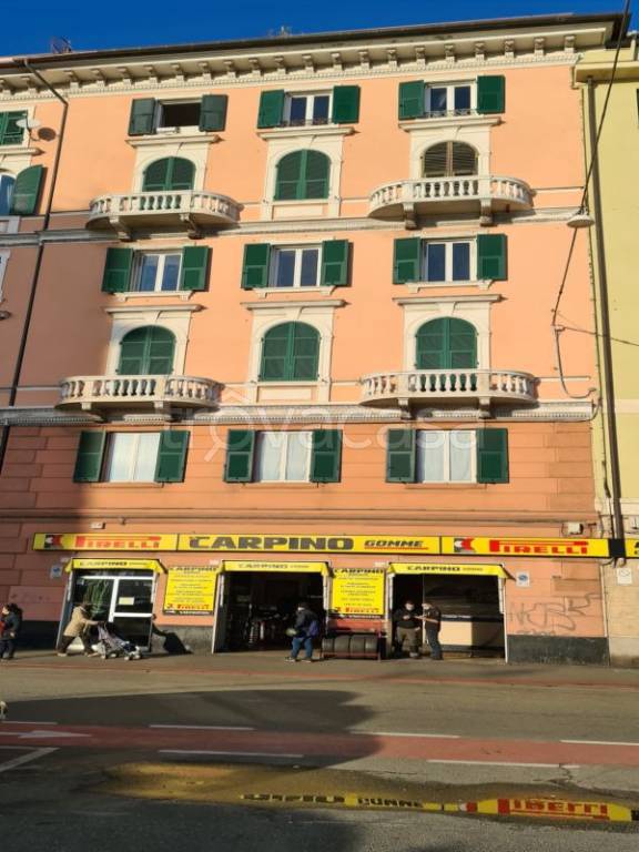 Appartamento in vendita a Genova via San Pier d'Arena