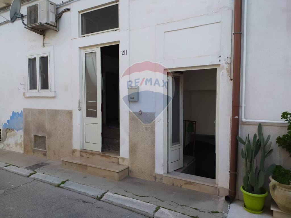 Appartamento in vendita a Mattinata via Cesare Battisti, 20