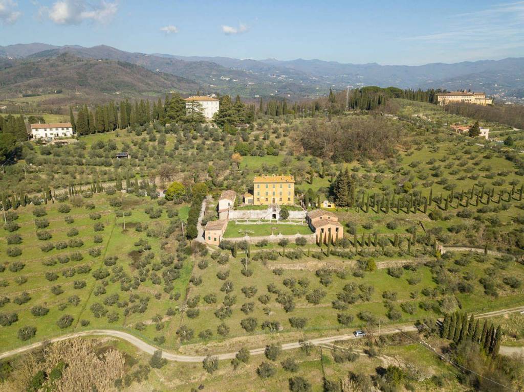Villa in vendita a Pistoia via di Mezzo a Spazzavento, 254