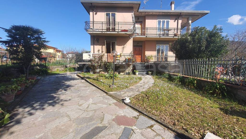 Villa Bifamiliare in vendita a Castelnuovo Magra via di Mezzo