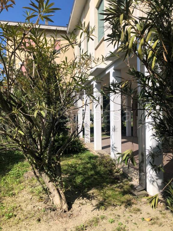 Villa in vendita a Mirandola via Giovanni Amendola