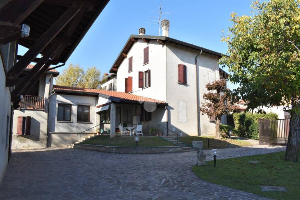Casa Indipendente in vendita a Cantù via Cascina Varenna, 143