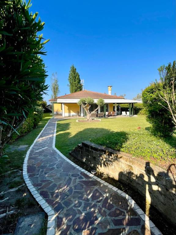 Villa in vendita a Rosolina via dell'Ippocastano