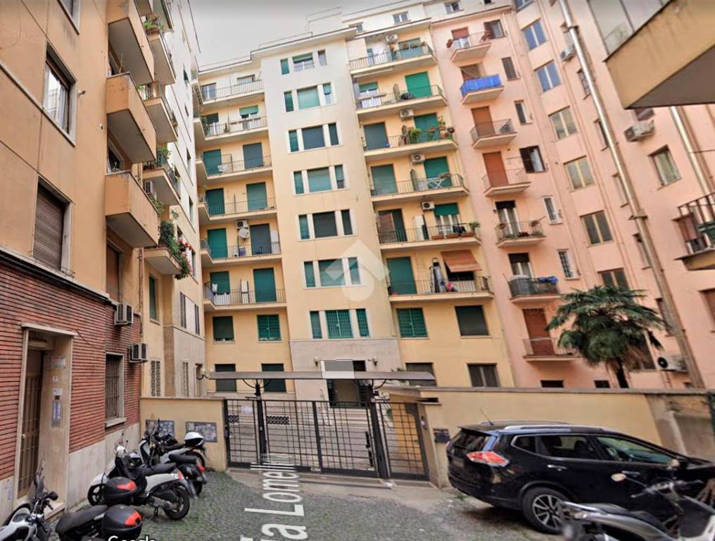 Appartamento in vendita a Roma via Lomellina, 16