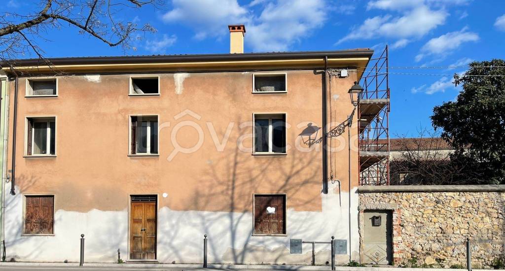 Casa Indipendente in vendita a Soave via Covergnino, 15
