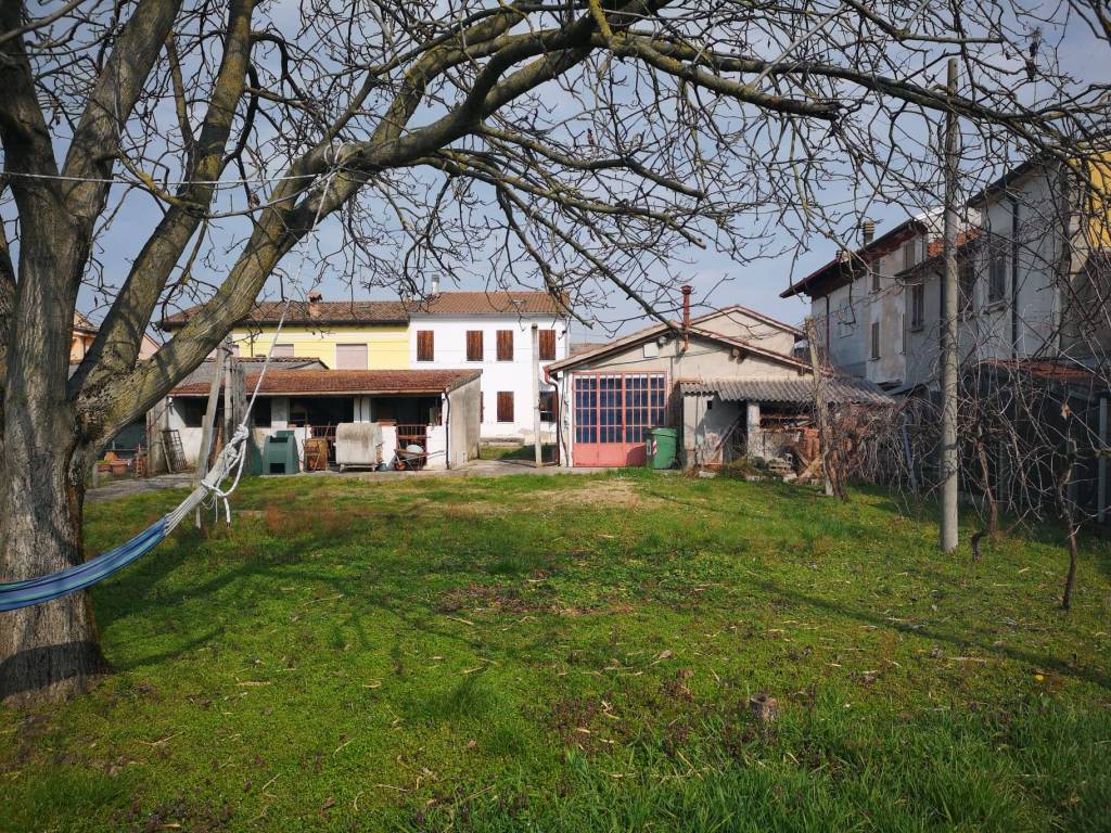 Villa Bifamiliare in vendita a San Benedetto Po strada Gorgo