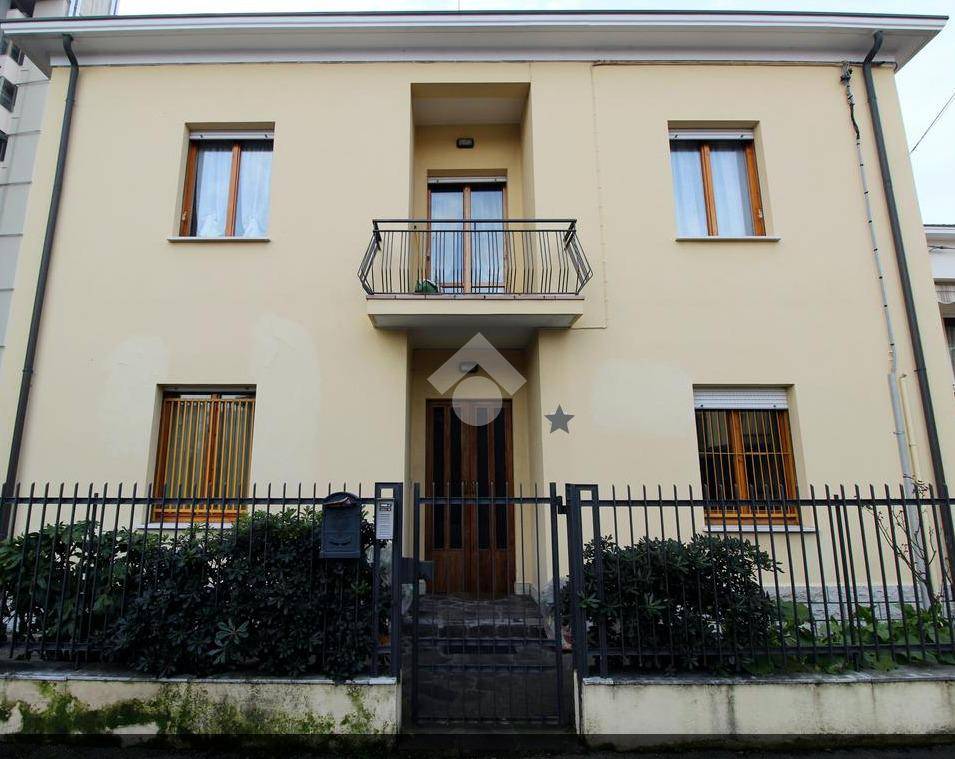 Casa Indipendente in vendita a Rimini via del pioppo