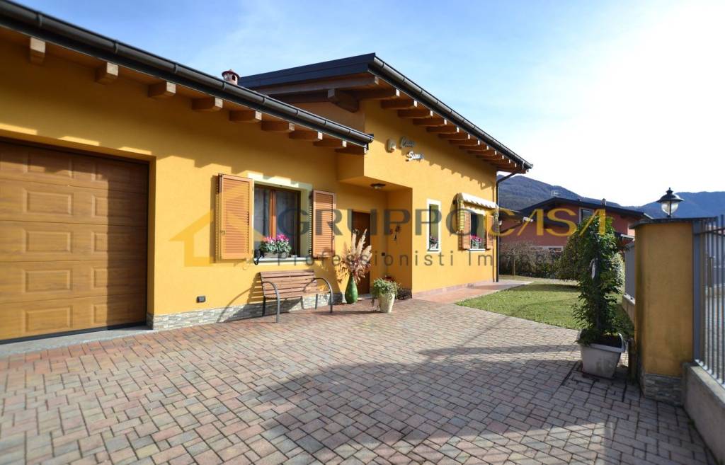 Villa in vendita a Brezzo di Bedero via Canonica, 14