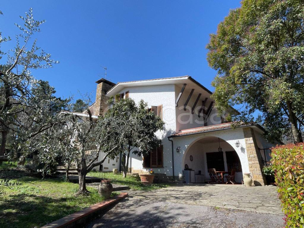 Villa in vendita a Pistoia via Gora e Barbatole, 304