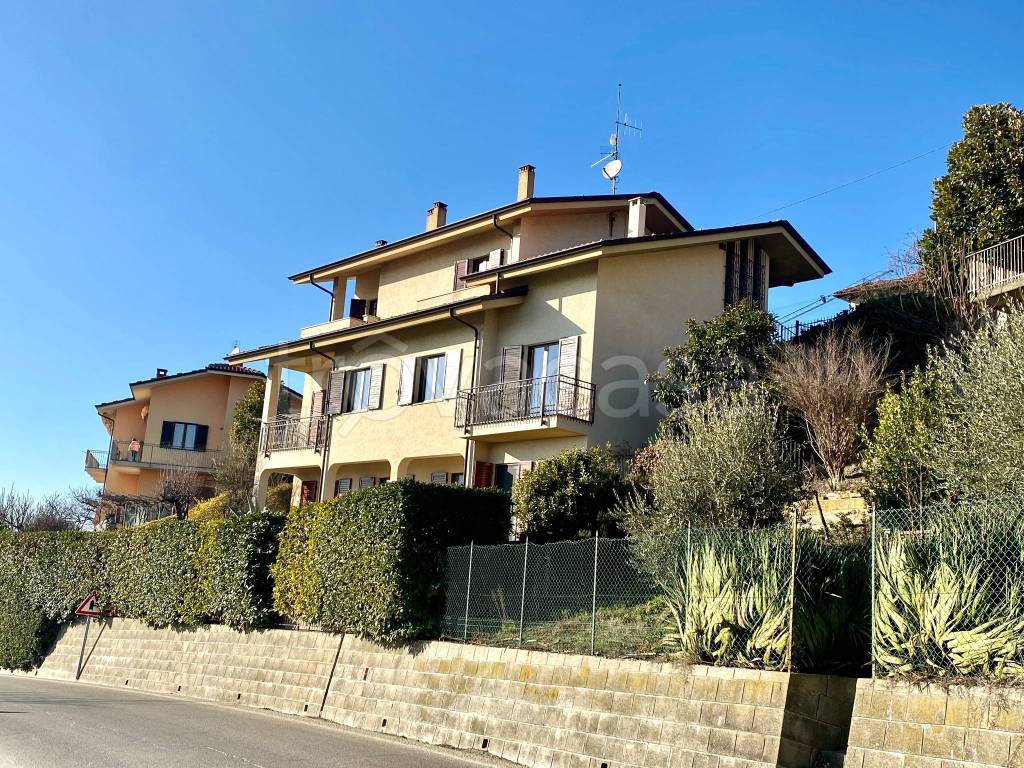 Villa in vendita a Montelupo Albese via Sotto Gli Orti, 3
