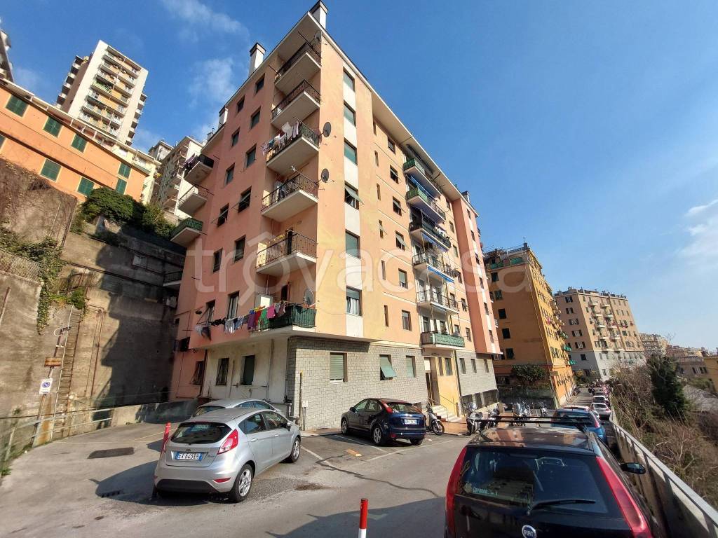 Appartamento in vendita a Genova via Ventotene, 35