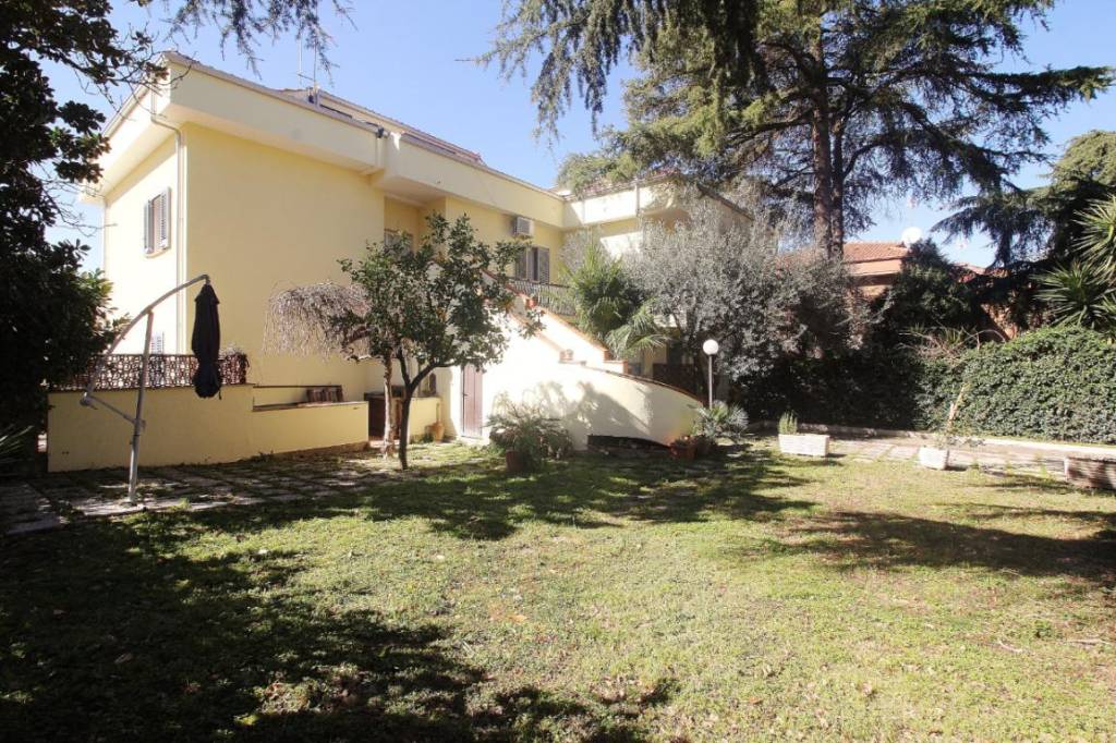 Villa Bifamiliare in vendita a Fonte Nuova via Demostene, 11