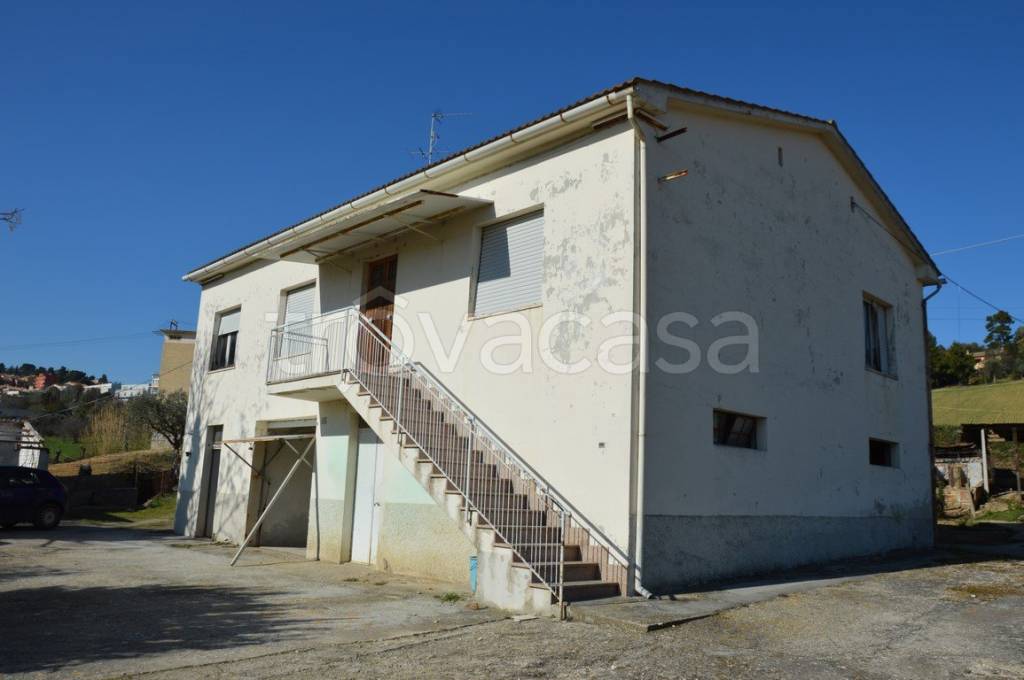 Colonica in vendita a Osimo via Flaminia I, 2