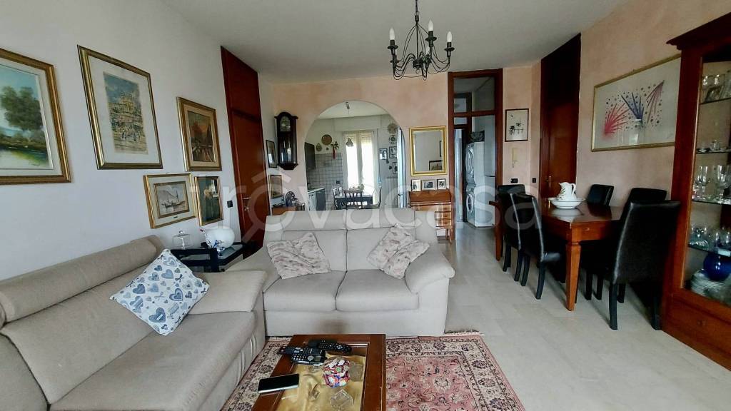 Appartamento in vendita a Bernareggio via Veneto