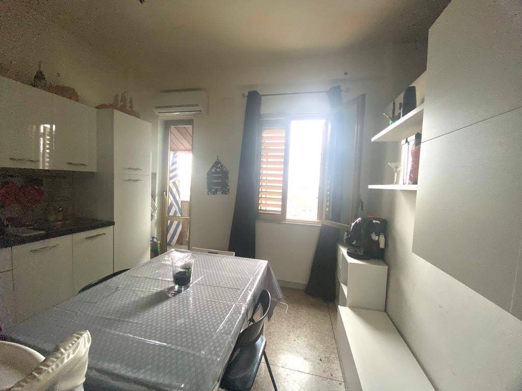 Appartamento in vendita a Napoli calata Capodichino, 162