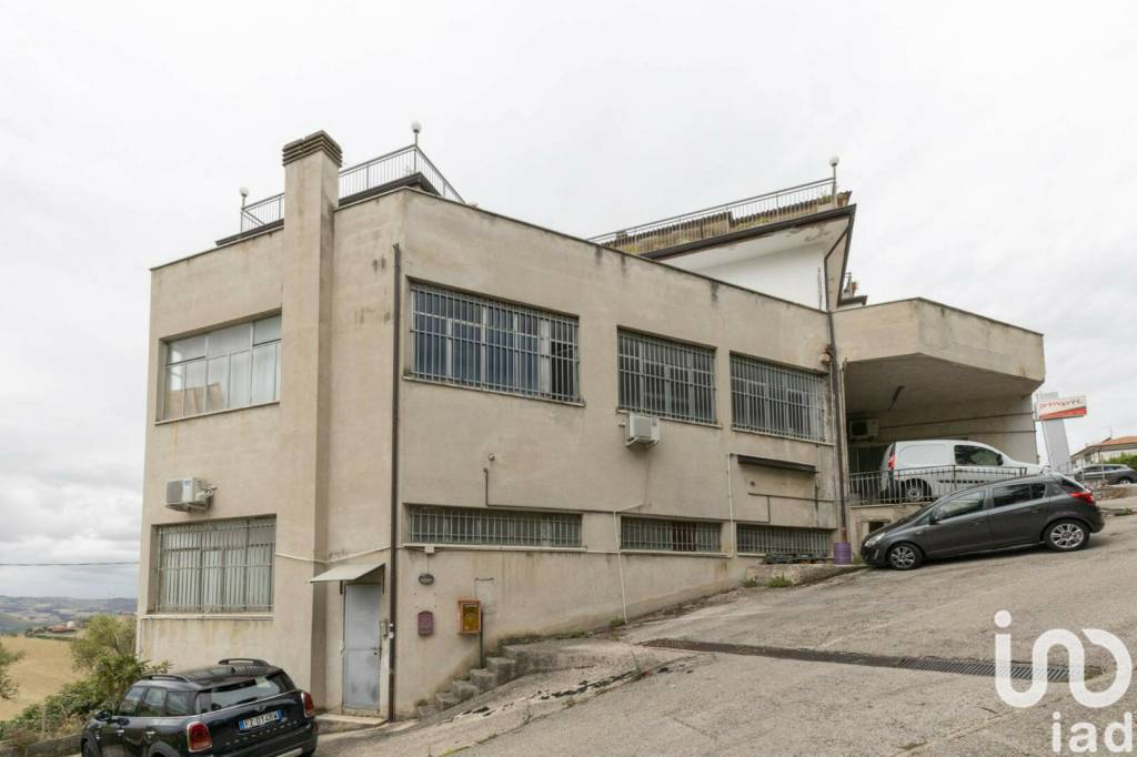 Negozio in affitto a Montegranaro via Fermana Nord, 339