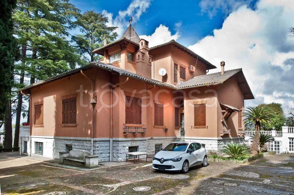 Villa in vendita a Grottaferrata via della Cipriana