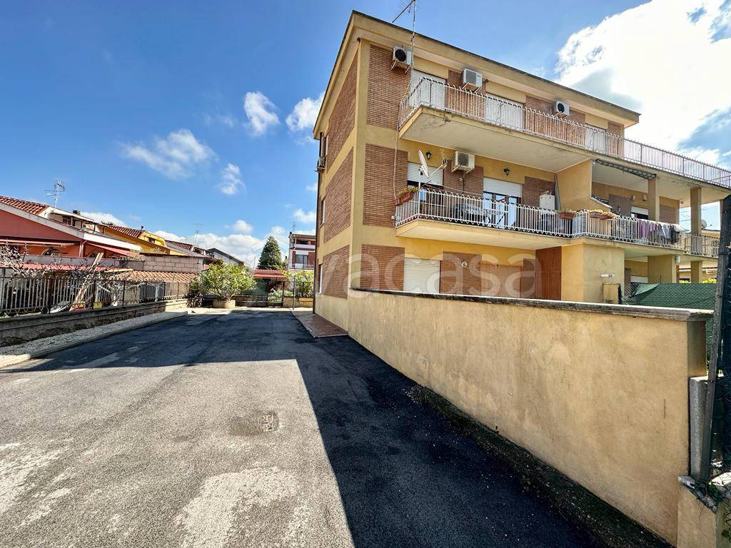 Appartamento in vendita ad Ardea via Terni, 12