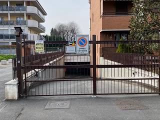 Garage in affitto a venaria reale via francesco petrarca, 102