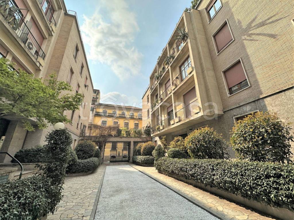 Appartamento in vendita a Milano via Crocefisso