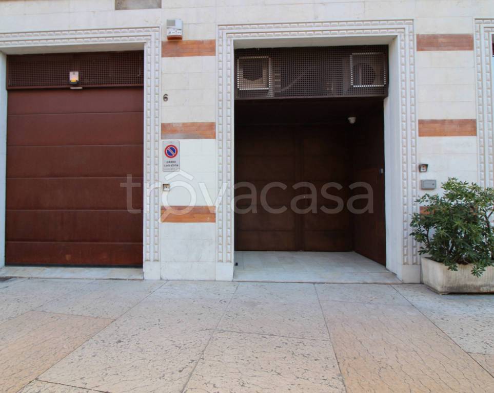 Garage in vendita a Verona piazzetta Municipio, 6