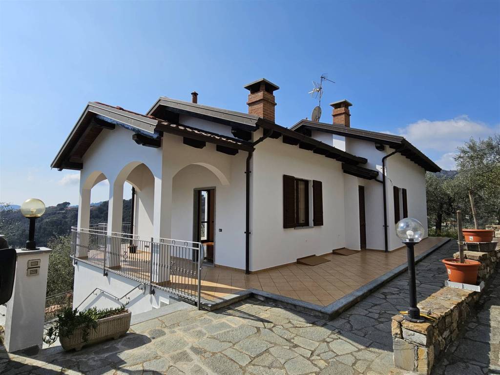 Villa in vendita a Diano San Pietro via Mondin