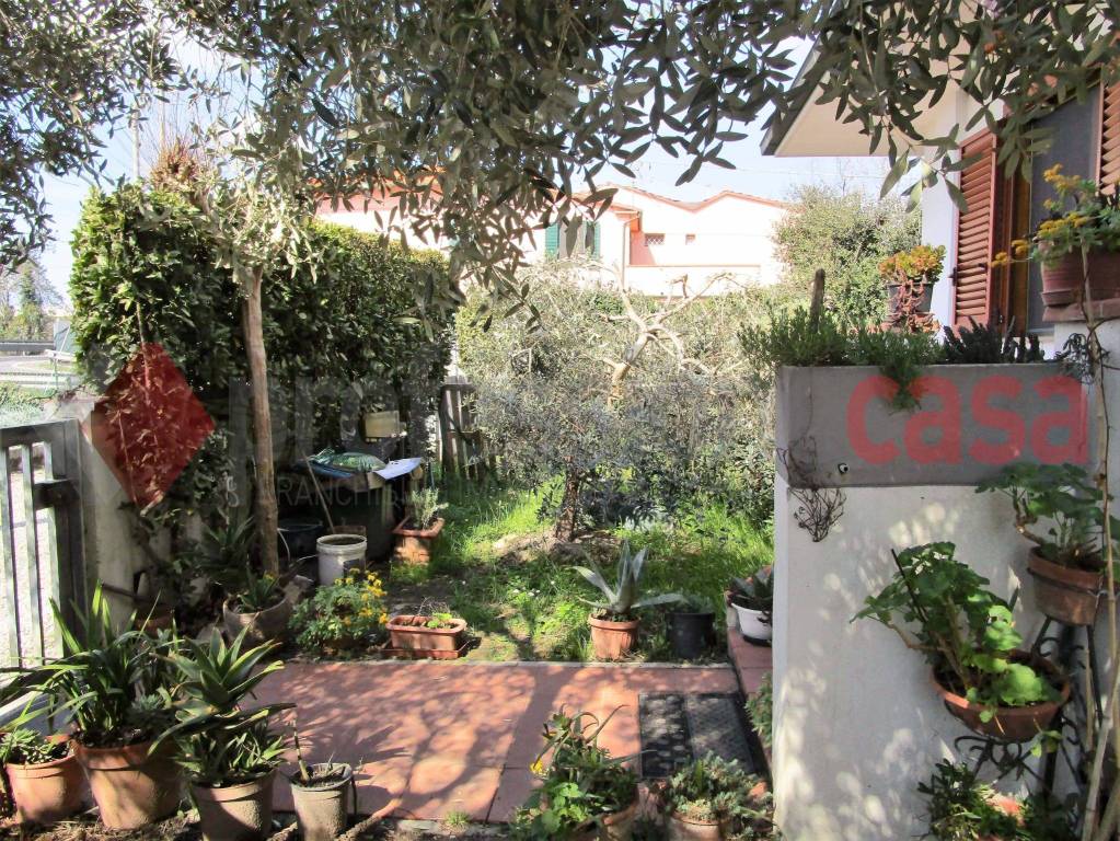 Villa a Schiera in vendita a San Giuliano Terme via Carlo Cattaneo