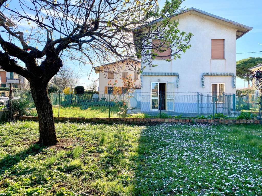 Villa in vendita a Santarcangelo di Romagna via Tomba, 177