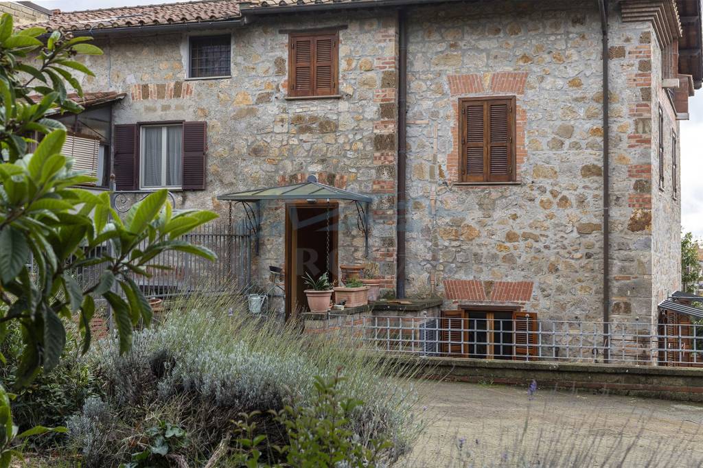 Casa Indipendente in vendita a Canale Monterano via Montevirginio