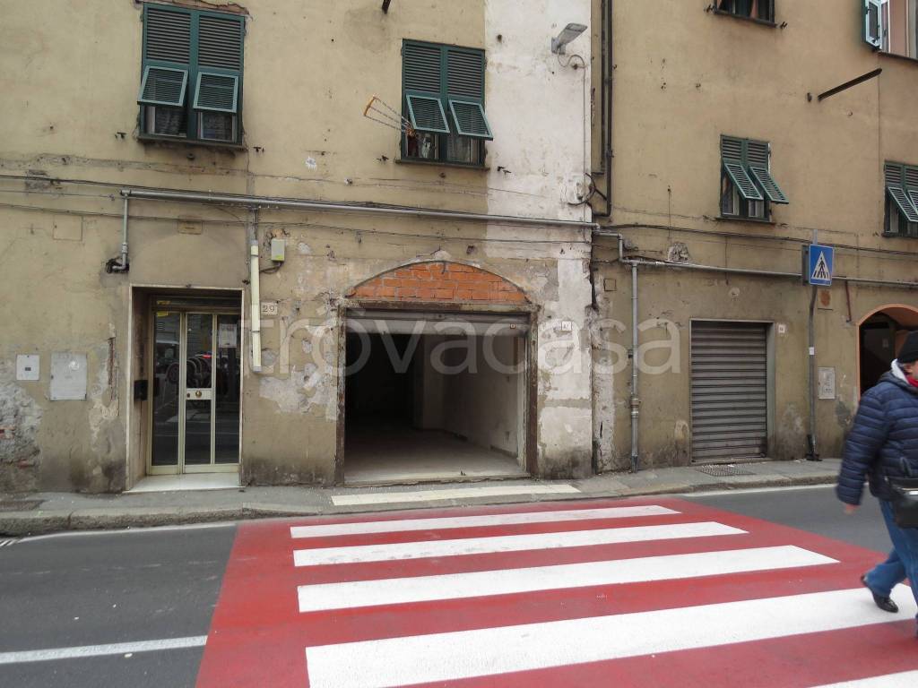 Negozio in vendita a Genova via Teglia