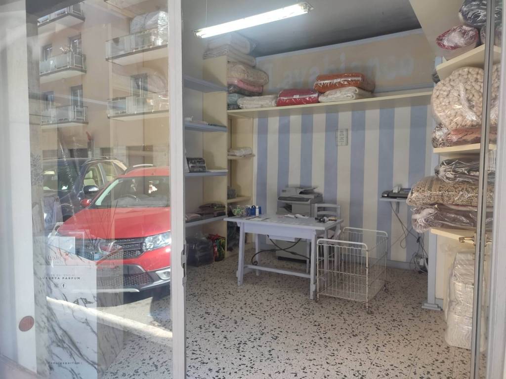 Magazzino in vendita ad Arezzo via Mincio