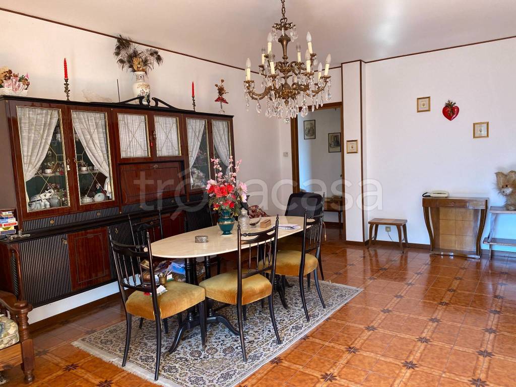 Appartamento in vendita a Laveno-Mombello via Enrico Fermi