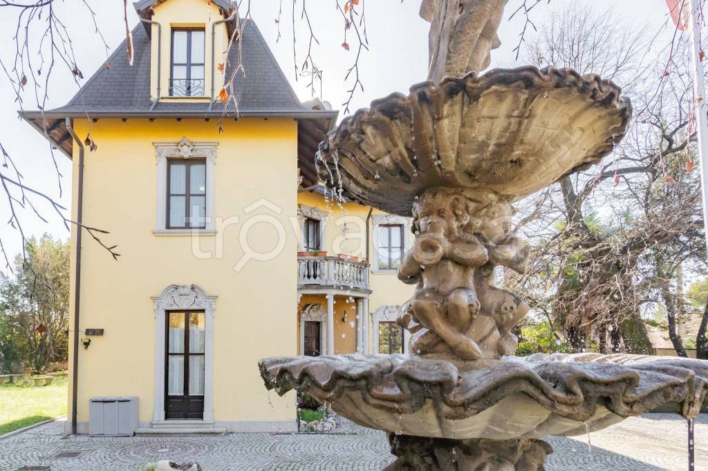 Villa in vendita a Cernusco Lombardone via Spluga