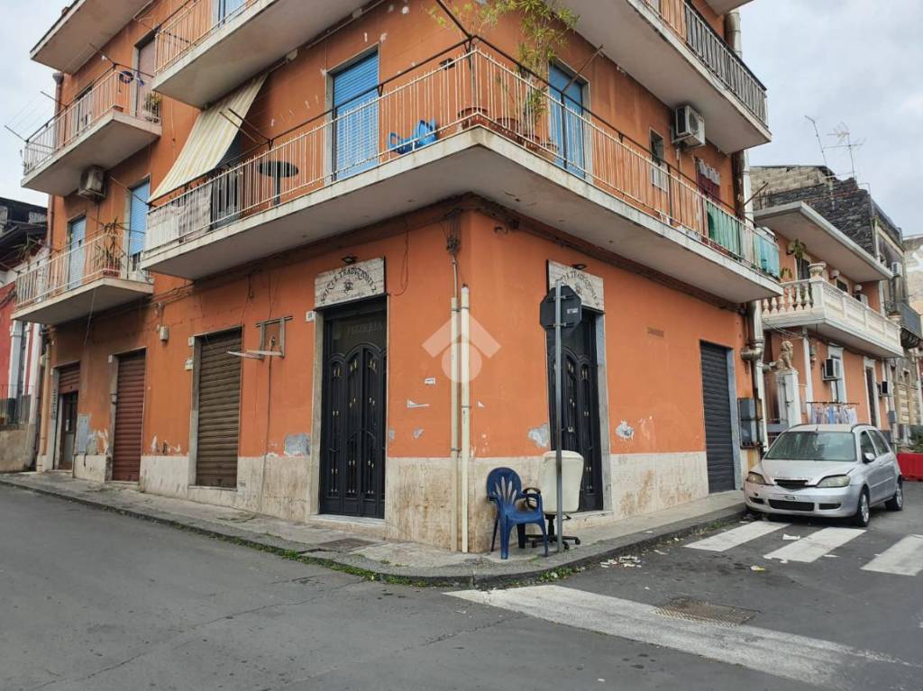 Garage in affitto a Catania via Macaluso, 57