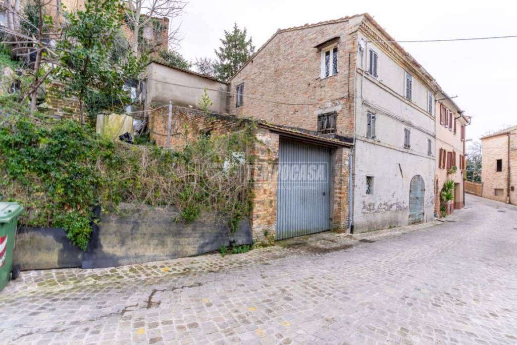 Casa Indipendente in vendita a Morrovalle via Giacomo Leopardi, 83