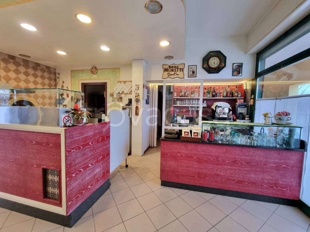 Pizzeria in vendita a Montichiari via Giovanni Falcone, 87
