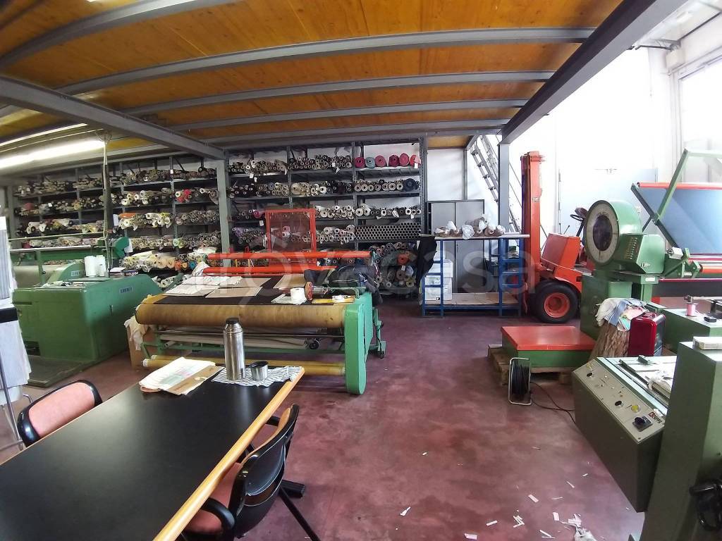 Capannone Industriale in vendita a Olgiate Comasco via Monte Sinai