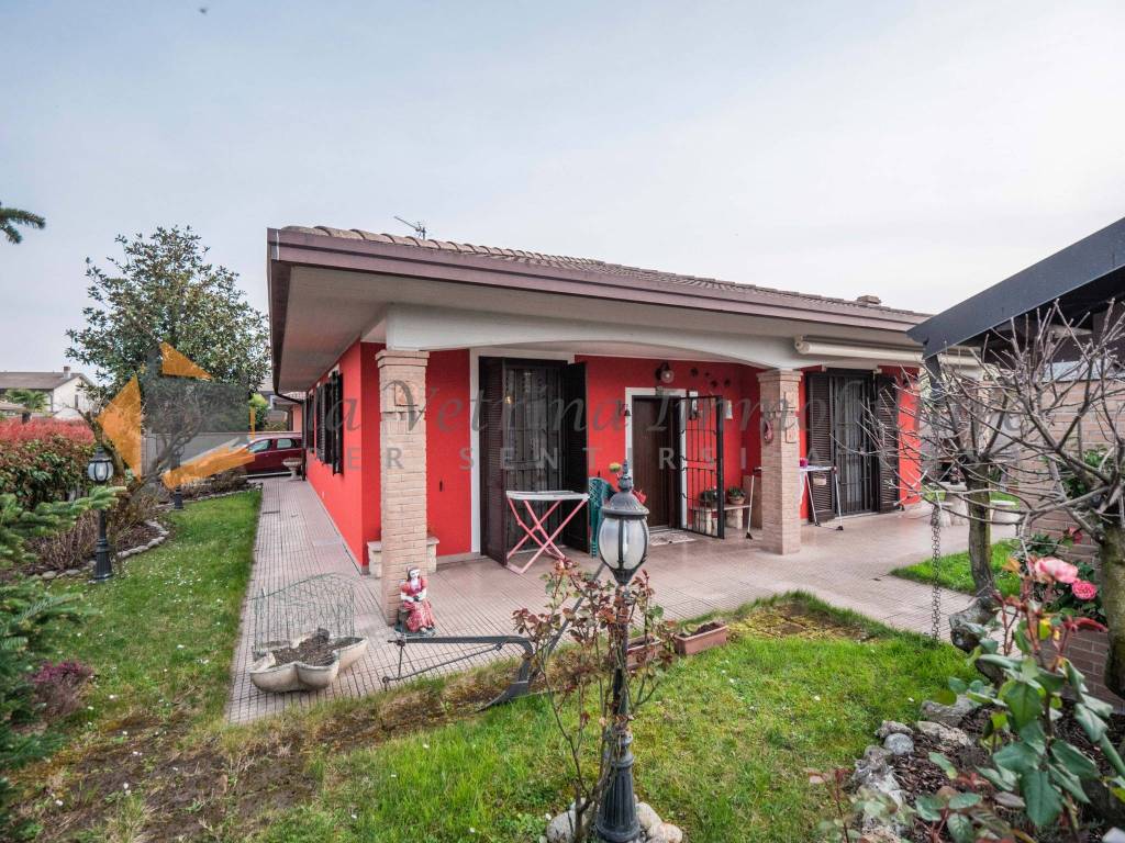Villa in vendita a Vellezzo Bellini via Giuseppe Garibaldi, 52